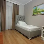 מלון Alvin & סרנדה