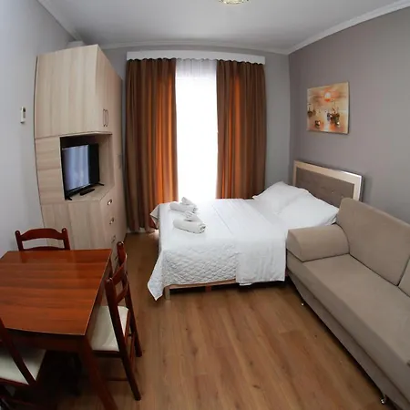 Alvin & Hotel 2*