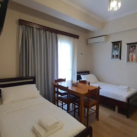 Alvin & Hotel 2*