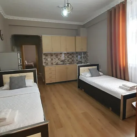 Отель Alvin & 2*