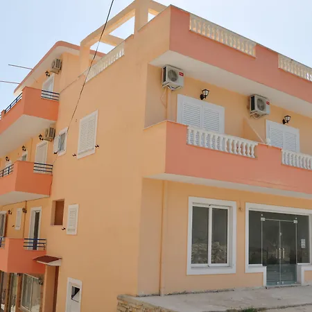 Alvin & Szálloda 2*