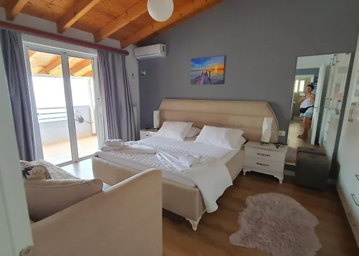 Alvin & Szálloda 2*