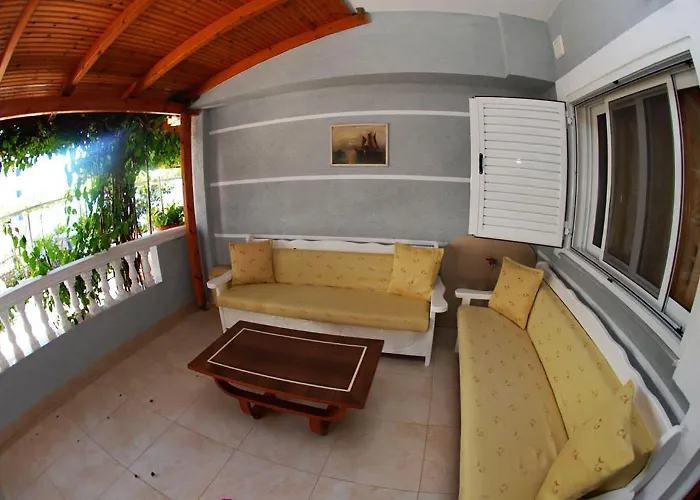 Alvin & Szálloda Saranda