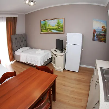 Alvin & Hotel Saranda
