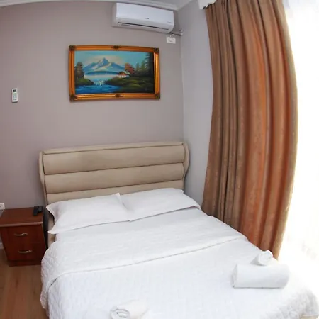 Alvin & Hotel Sarande