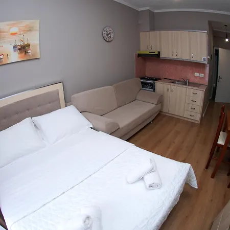 Alvin & Hotel Saranda