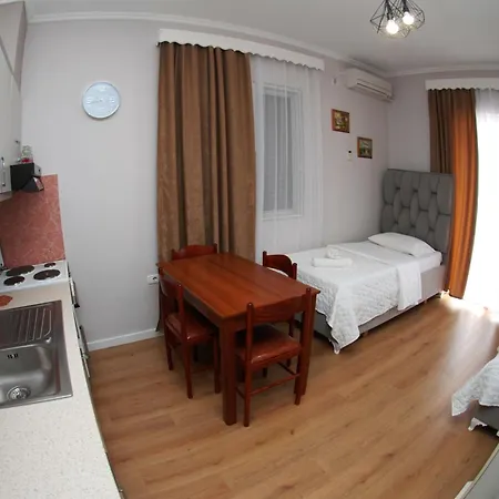 Alvin & Hotel Saranda