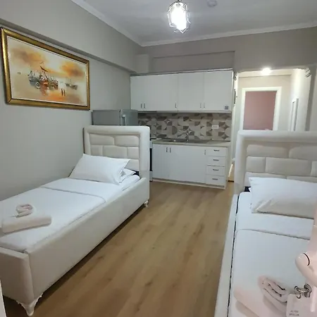 Alvin & Hotel Saranda
