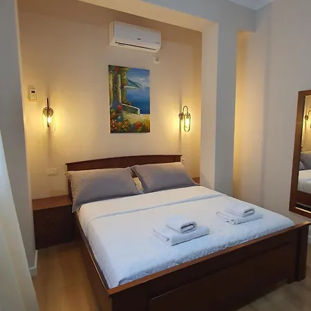 Alvin & Hotel Saranda