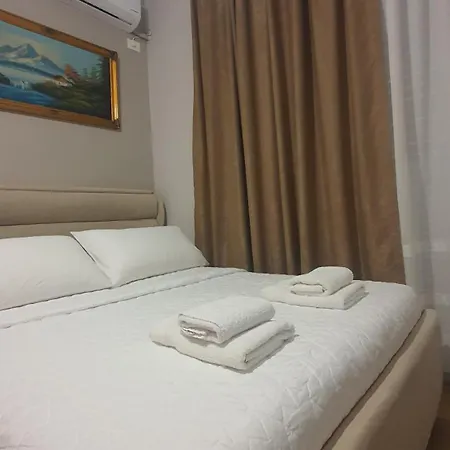 Alvin & Hotel 2*