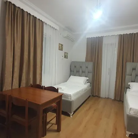 Alvin & 2* Saranda