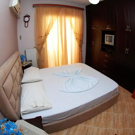 Alvin & Hotel Saranda