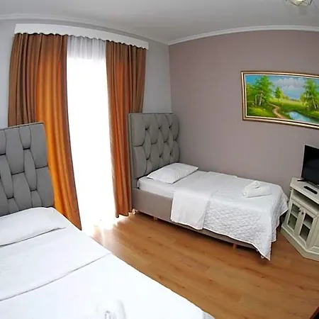 Otel Alvin & 2*