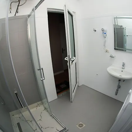Alvin & Otel