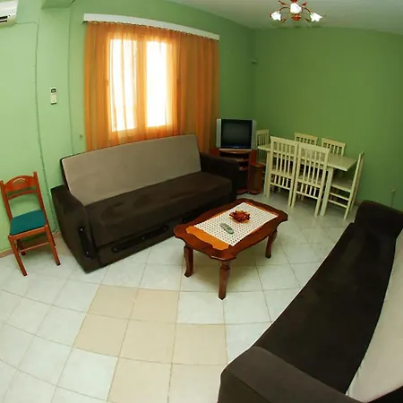 Alvin & 2* Saranda