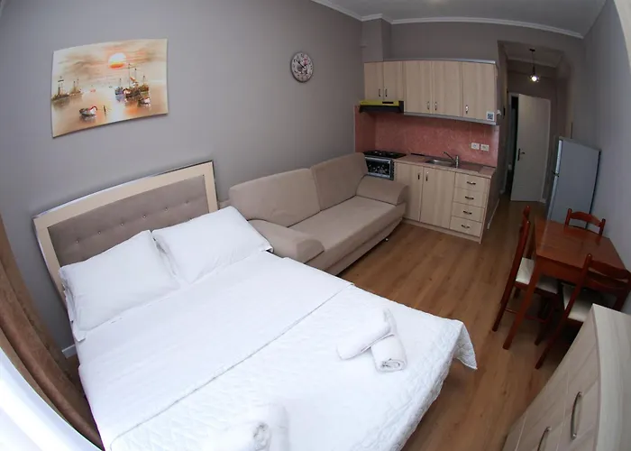 Alvin & Hotel Sarande