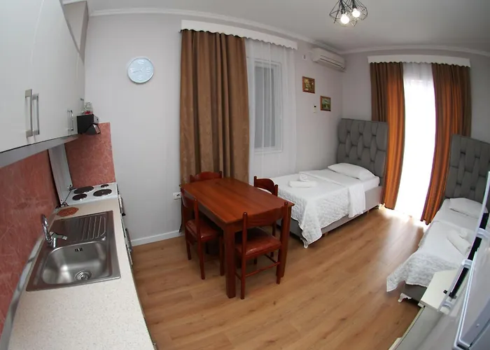 Alvin & Hotel Sarande