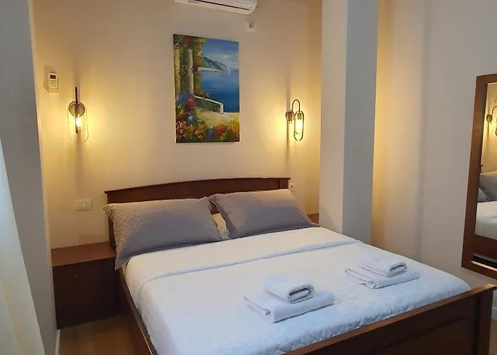 Alvin & Hotel Sarande