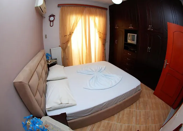 Alvin & Hotel Sarande