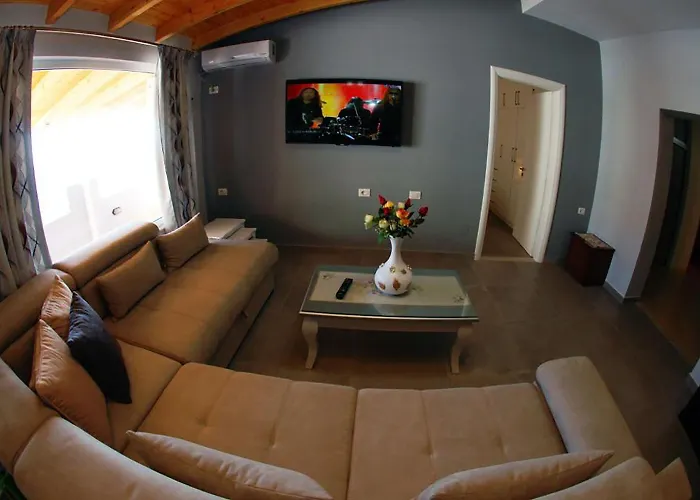 Alvin & 酒店 Sarandë