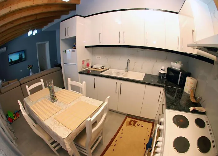 Alvin & 酒店 Sarandë